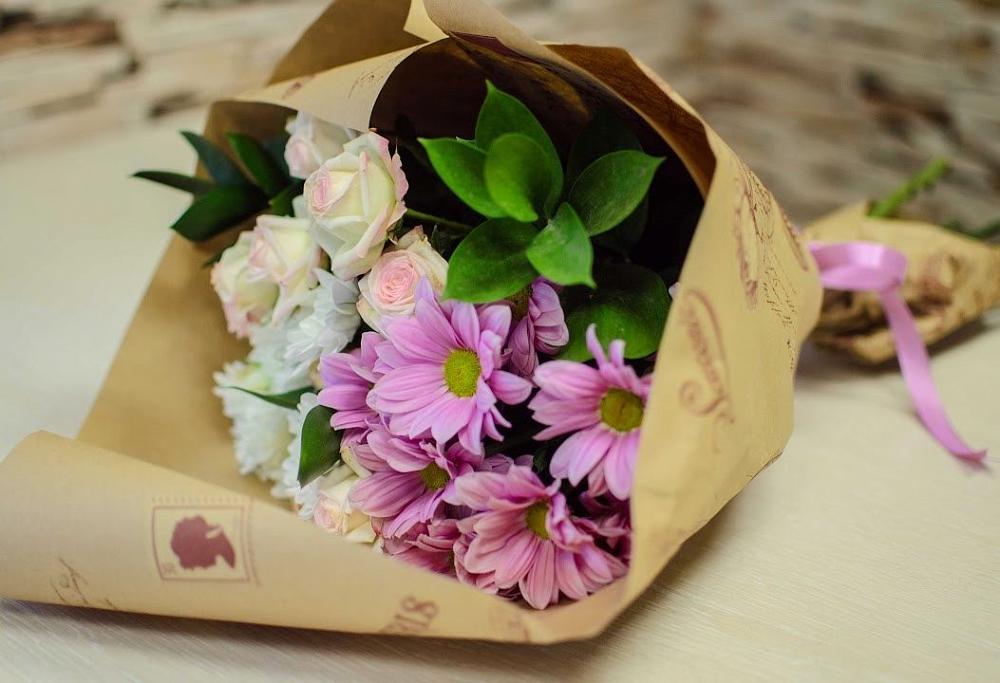 Букет цветов из: Розы и Хризантемы в Светлом Томской области