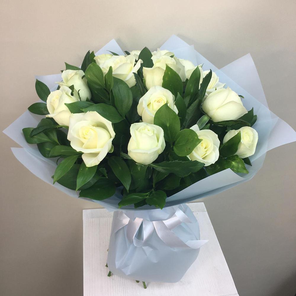 Букет 15 Белых роз Проуд в Светлом Томской области