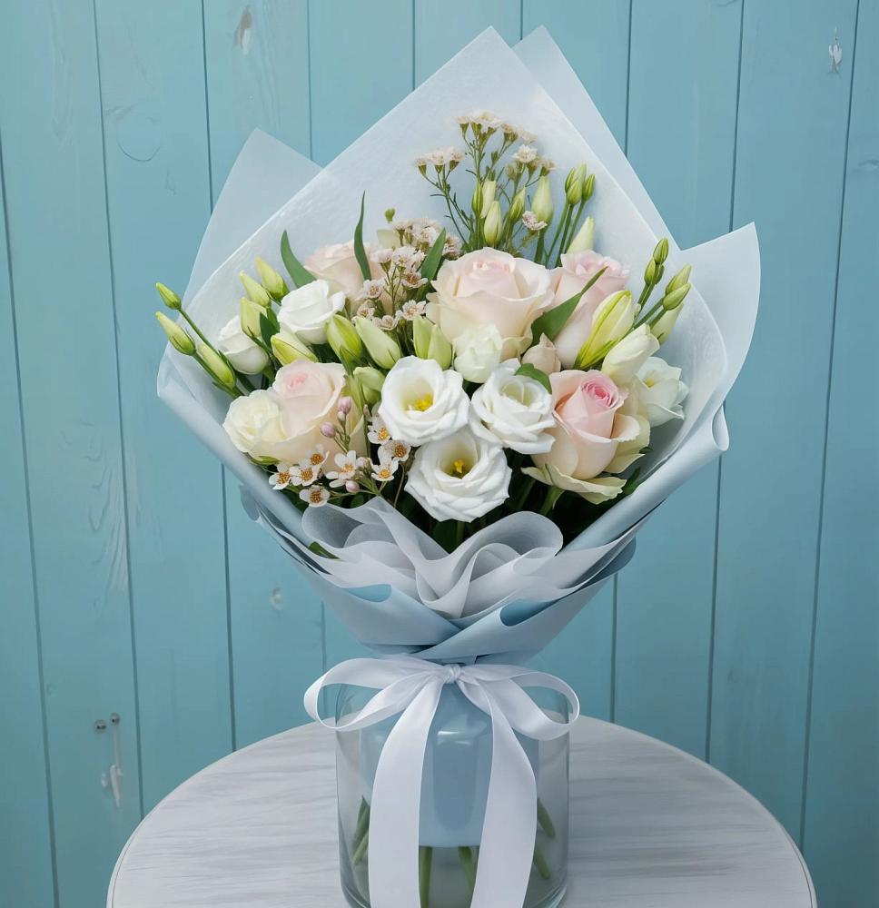 Букет цветов из: Розы и Лизиантусы в Светлом Томской области