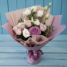 Букет цветов из:  Розы и Лизиантусы в Светлом Томской области