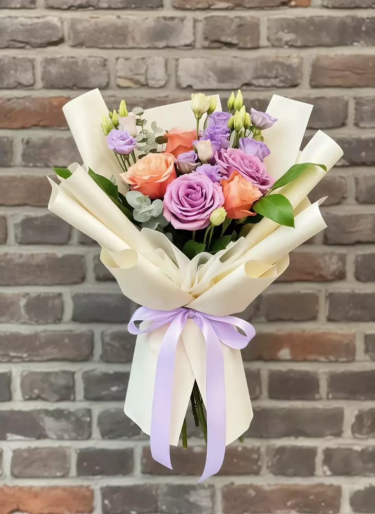 Букет цветов из: Лизиантусы и Розы в Светлом Томской области