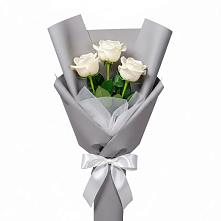 Букет 3 белые розы в Светлом Томской области