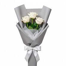 Букет 3 белые розы в Светлом Томской области