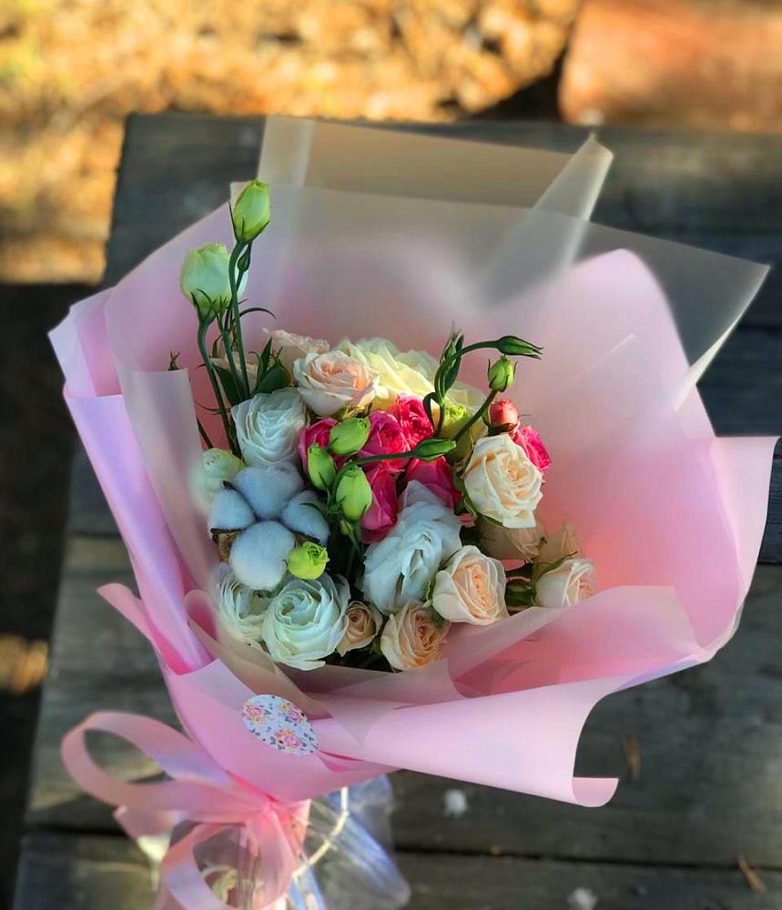 Букет цветов из: Розы и Лизиантусы в Светлом Томской области