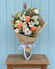 Букет цветов из:  Альстромерии, Лизиантусы, Розы и Хризантемы в Светлом Томской области