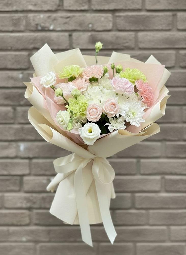 Букет цветов из: Гвоздики, Розы, Лизиантусы и Хризантемы в Светлом Томской области