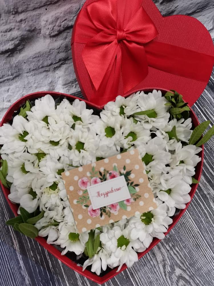 Цветочная композиция из Хризантемы в виде сердца в Светлом Томской области