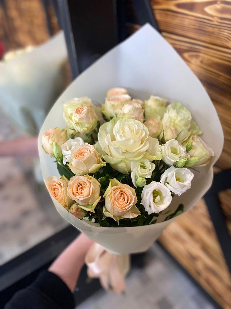 Букет цветов из: Розы и Лизиантусы в Светлом Томской области